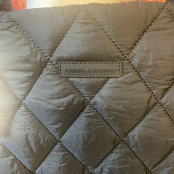 NWT Poppy & Peonies Quilted Tote It in Black pink interior holds laptop GIFT! - Picture 3 of 7